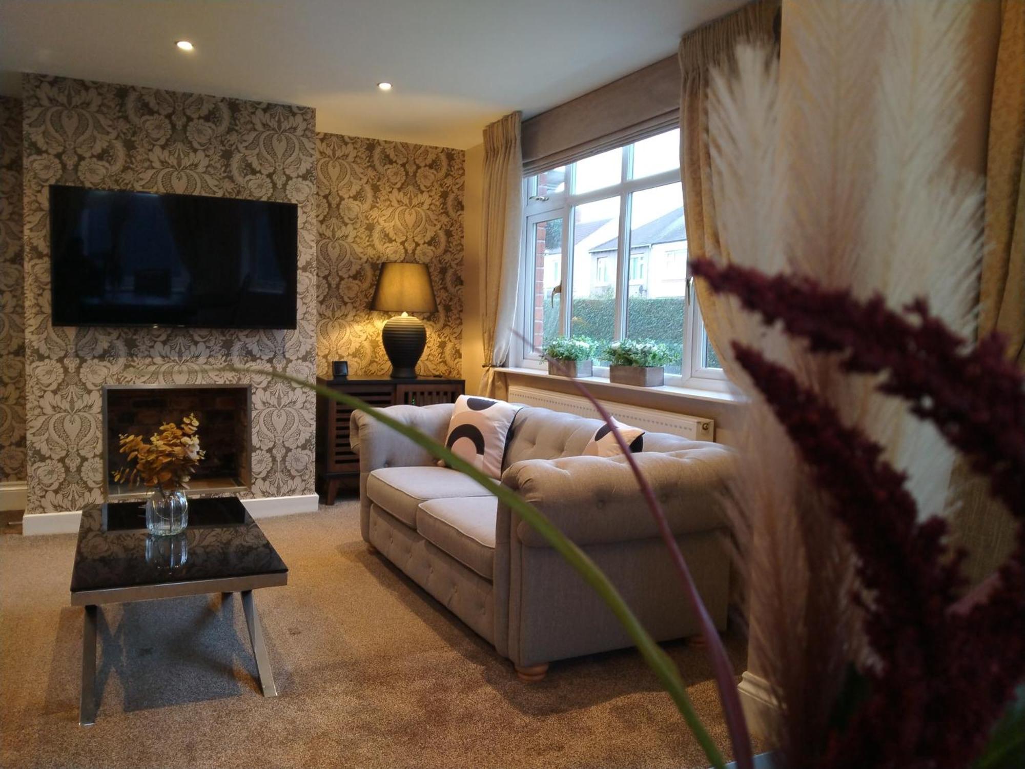 크루 Sirius House - Sleeps 7, Driveway, Garden 빌라 외부 사진