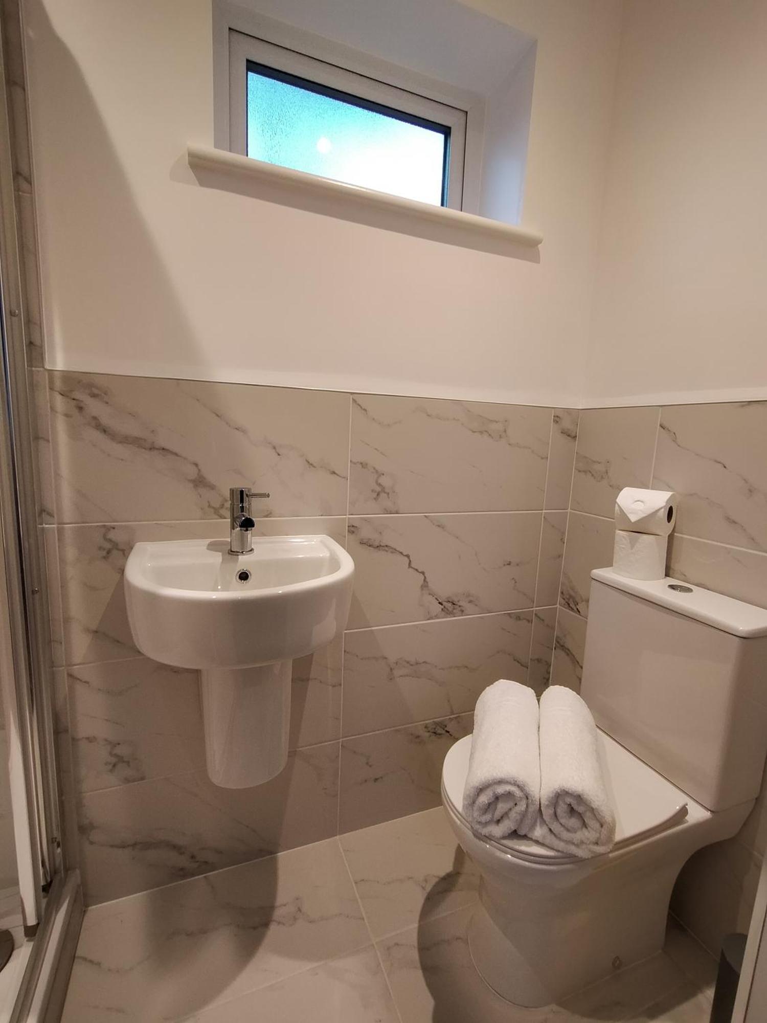 크루 Sirius House - Sleeps 7, Driveway, Garden 빌라 외부 사진